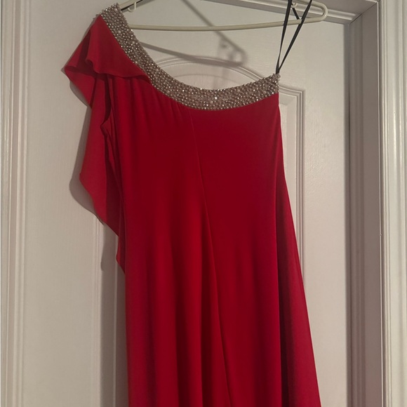 Elegant Red One-Shoulder Dress - Picture 3 of 4